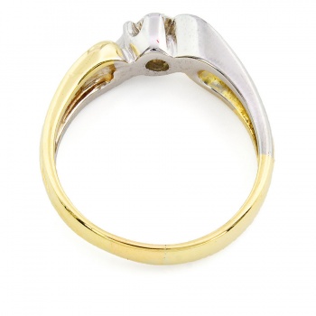 18ct gold 2 tone Diamond solitaire Ring size P